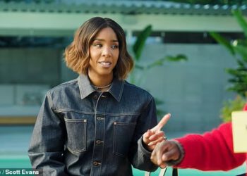 Kelly Rowland ostavlja obožavatelje u histeriji dok peče Beyoncein izgovor ‘algebre’ u svom hitu i šali se ‘čuva R za neki drugi dan!’
