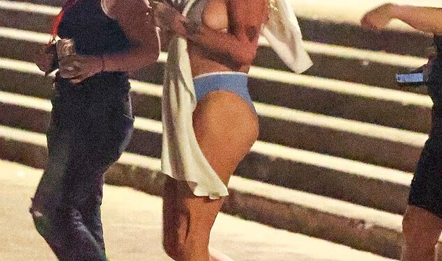 Kesha se raskošno skida u donje rublje za vrlo kasno noćno kupanje na plaži Bondi dok započinje australsku turneju