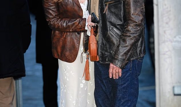 Lana Del Rey daje rijedak pogled na život sa suprugom aligatorskim vodičem Jeremyjem Dufreneom dok zadirkuje novi video