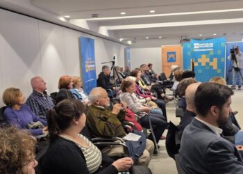 Lažni liječnici, SMS prevare i pozivi: Kako se umirovljenici mogu zaštititi online?