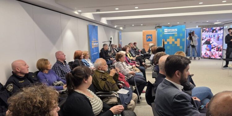 Lažni liječnici, SMS prevare i pozivi: Kako se umirovljenici mogu zaštititi online?