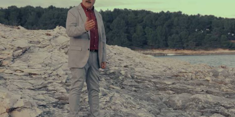 Legendarni Elio Pisak ima novi pjesmu, taman za “začiniti” nedjelju!