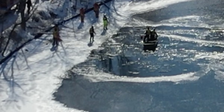 Lovac na guske, 23, umire pokušavajući spasiti svog psa nakon što je propao kroz led