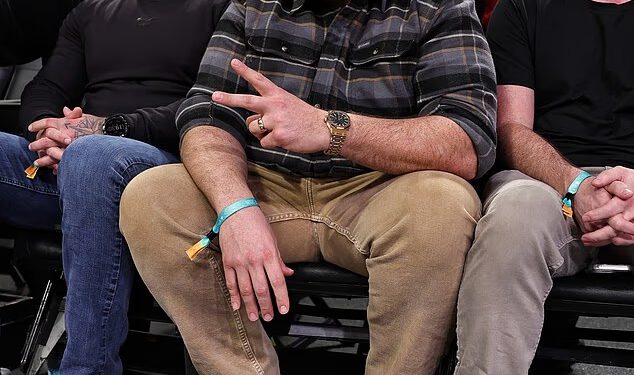 Luke Combs povukao se iz showa na Super Bowlu jer supruga Nicole čeka njihovo treće dijete