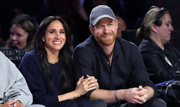 Meghan Markle pristaje uz princa Harryja dok uživaju u večernjim izlascima na terenu na NBA All-Star utakmici tijekom vikenda za Valentinovo