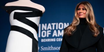 Melania Trump daruje upečatljivu inauguralnu balsku haljinu Smithsonianu