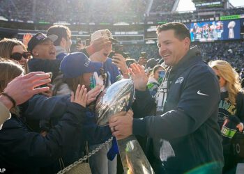 Milijun navijača Seahawksa na ulicama Seattlea za paradu Super Bowla unatoč odbijanju grada da zatvori škole