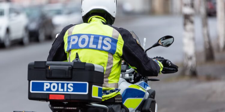 Muškarac optužen da je prodavao seks sa svojom ženom najmanje 120 muškaraca