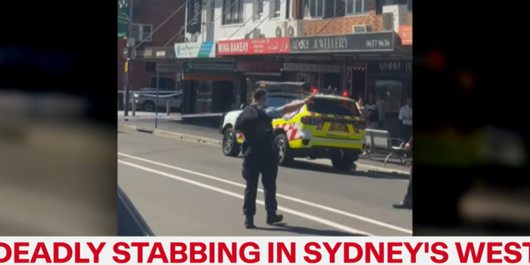Muškarac ubijen, a dvoje se bore za život u ‘nasumičnom’ napadu s tri uboda nožem u zapadnom Sydneyu