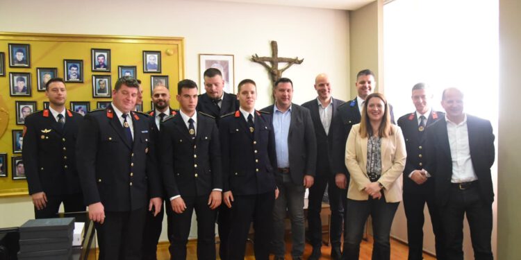 NAŠI HEROJI! Nagrađeni najbolji kaštelanski vatrogasci. Evo tko su oni