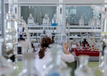 NATO financira, Hrvati razvijaju: Revolucionarni tekstil otporan na vatru i bakterije slaže se na Institutu Ruđer Bošković