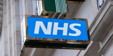 NHS oglašava ulogu medicinske sestre za bračne obitelji bliskih rođaka u Ujedinjenom Kraljevstvu