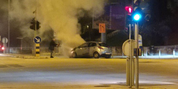 NIZ INTERVENCIJA Gorio automobil u Vukovarskoj, nesreća kod Gizdavca