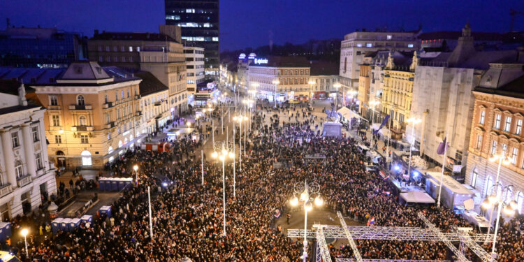 Naši susjedi o dočeku: Pazite koliko ih upire prstom u jednog čovjeka, a nije Thompson
