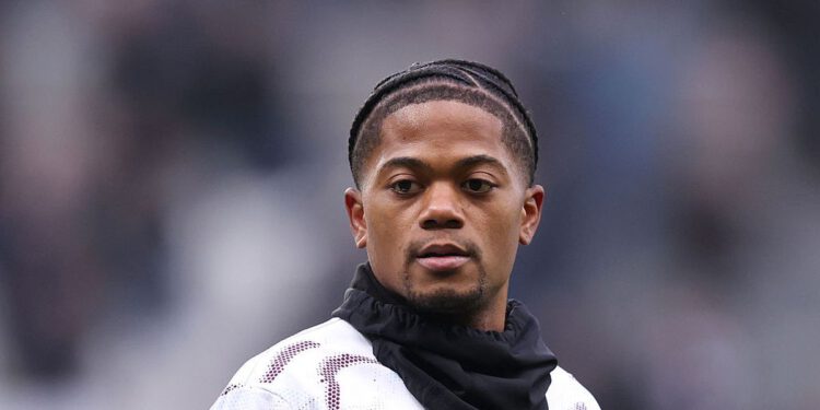 Navijačima Aston Ville već je dosta Baileya: “Mogu li ga vratiti u Romu?”