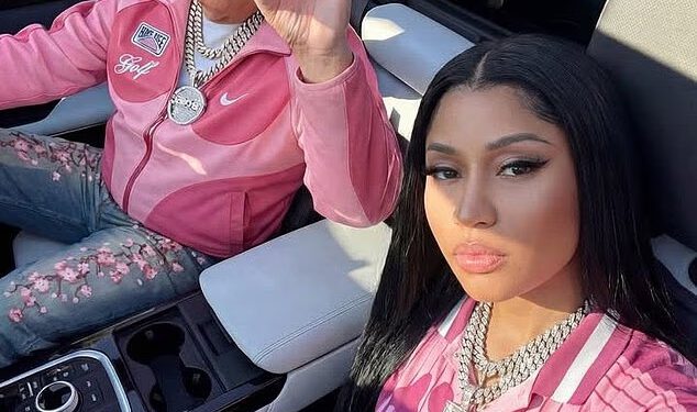 Nicki Minaj ismijana zbog ‘cringe’ fantastičnih fotografija nje i Donalda Trumpa u ružičastom dok slavi Dan predsjednika