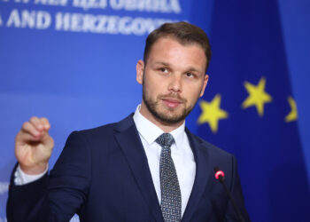 Notorni Stanivuković htio preći granicu Hrvatskom u skupom Mercedesu, a onda hladan tuš