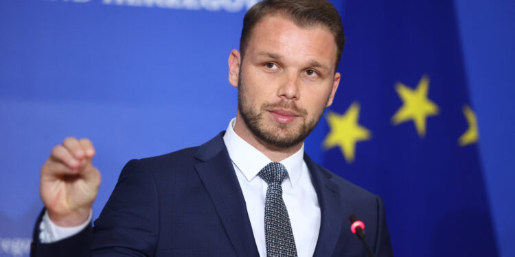 Notorni Stanivuković htio preći granicu Hrvatskom u skupom Mercedesu, a onda hladan tuš