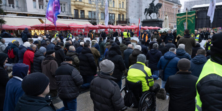 Nova prva subota u mjesecu: Molitelji stigli na trg