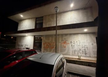 Novi incident u Splitu: Ustaški znakovi i vulgarne poruke osvanuli na školskoj fasadi