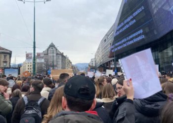 Novi prosvjedi u Sarajevu, mladi blokirali prometnice
