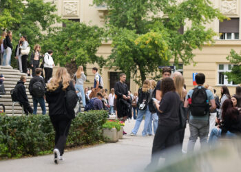 Novi udar na novčanike roditelja u Hrvatskoj: ‘Morali smo skupljati novac za djecu’