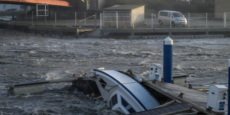 Oluja Nils pogodila je Francusku i Španjolsku ostavivši jednu mrtvu osobu i gotovo milijun bez struje