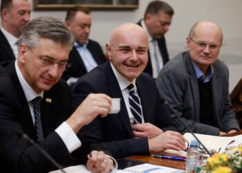Orešković bjesni na Plenkovića: ‘To je primitivizam, ne domoljublje, zaustavite ih’