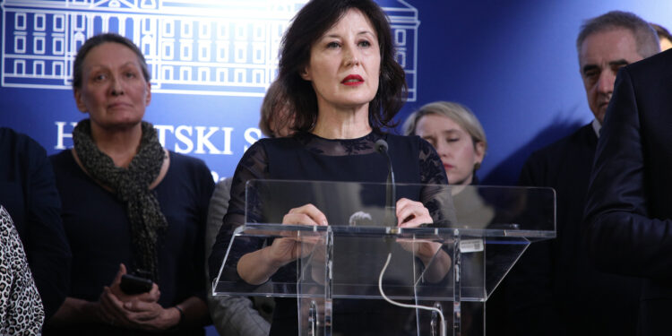 Orešković oštro reagirala zbog nove većine: ‘Vratite mandate, vi ste pokvareni!’