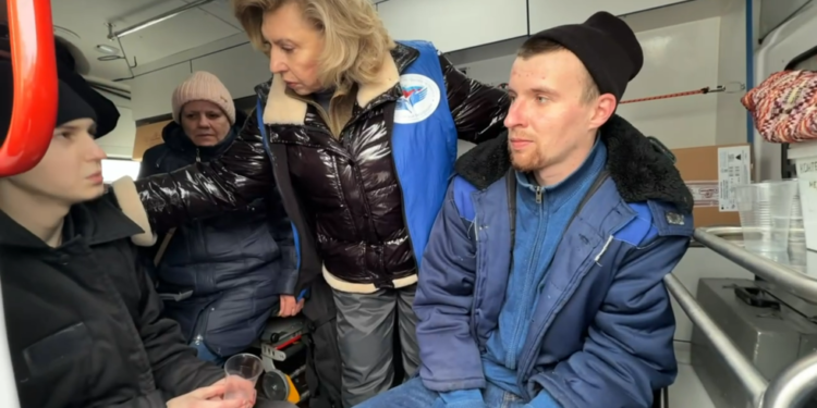 Oslobođeni Rusi vraćaju se iz Ukrajine nakon razmjene zarobljenika (VIDEO) — RT Rusija i bivši Sovjetski Savez