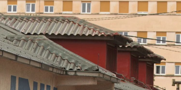 Otišao na doručak u hlad, vratio se teško bolestan: opasni krovovi godinama prijetnja u Splitu