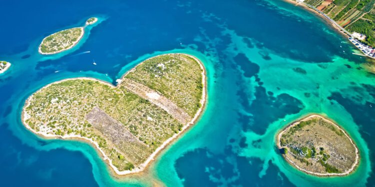 Otkrijte otočni mozaik Zadarske županije: Od mostova do netaknutih pučinskih oaza