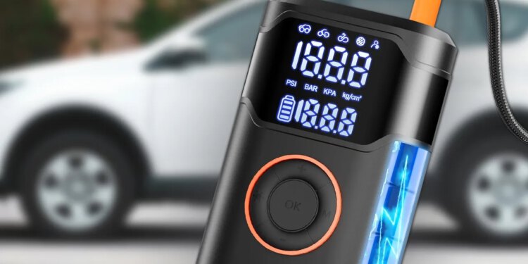 Ova bežična pumpa za napuhavanje guma i zračni kompresor po cijeni od 13 USD pripada vašem kompletu za hitne slučajeve u automobilu