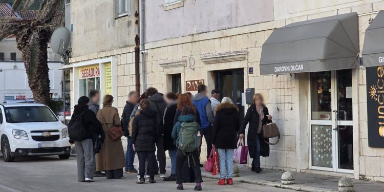 Ovo je prevršilo svaku mjeru, za otočane ne daju mogućnost kupnje karata online, a onda odu bez putnika!