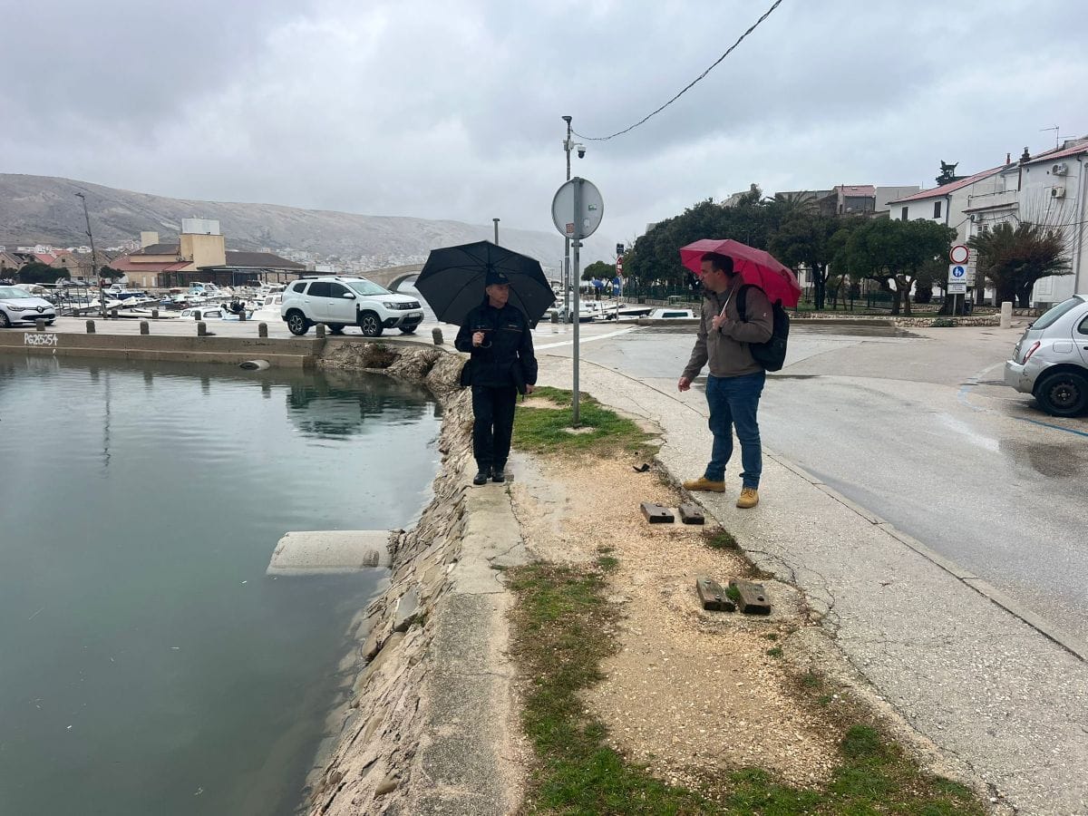 Nadležne službe održale sastanak i obišle teren nakon poplava u Pagu: "Molimo građane da nam se jave!"