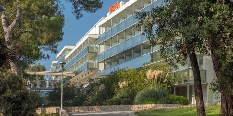 Pao broj komercijalnih soba, apartmana i kreveta, iznimka su hoteli!