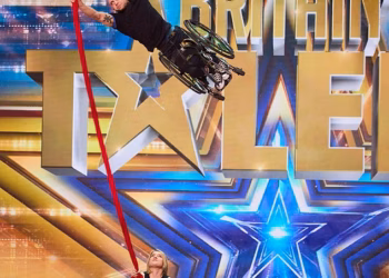 Paul Nunnari iz grupe Britain’s Got Talent, čija je gluma u invalidskim kolicima koja prkosi gravitaciji osvojila Zlatnu zujalicu Simona Cowella, govori o incidentu zbog kojeg je s 11 godina ostao invalid i kako je odbio dopustiti da mu to definira život