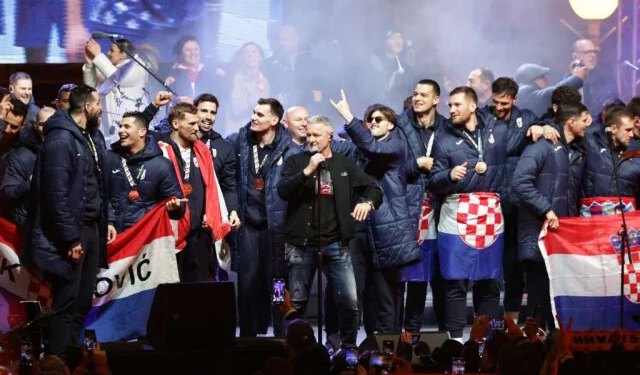 Plenković o dočeku rukometaša: ‘Inače puste Milu Kekina i lete po terenu’