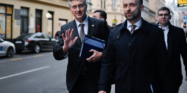 Plenković se osvrnuo na odlazak Piletića: ‘Iscrpljen je zbog opsega obveza’