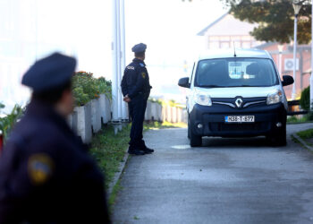 Policija joj upala u kuću zbog izrade HOS majica? ‘Ne bojimo se i nećemo se povući’