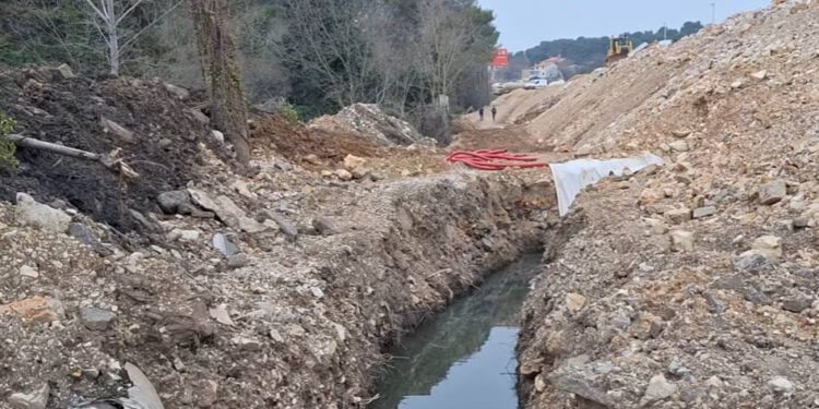 Ponovno je potekao punom snagom