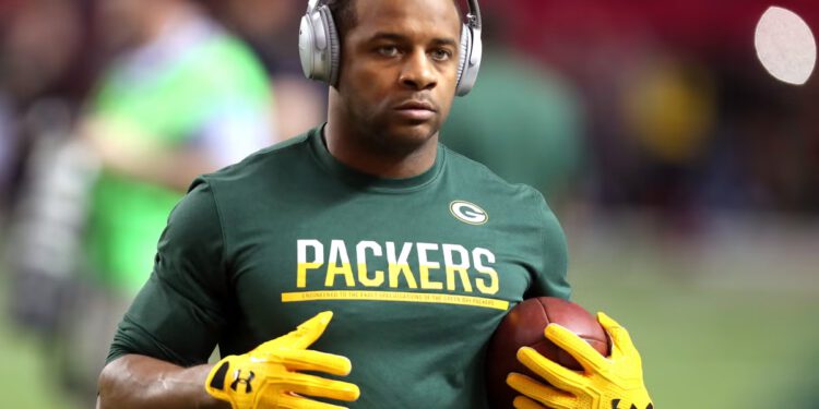 Požar izazvan neispravnim Teslinim punjačem prouzročio je 4 milijuna dolara štete na vili bivše NFL zvijezde Randall Cobba u Nashvilleu, potvrđuju istražitelji