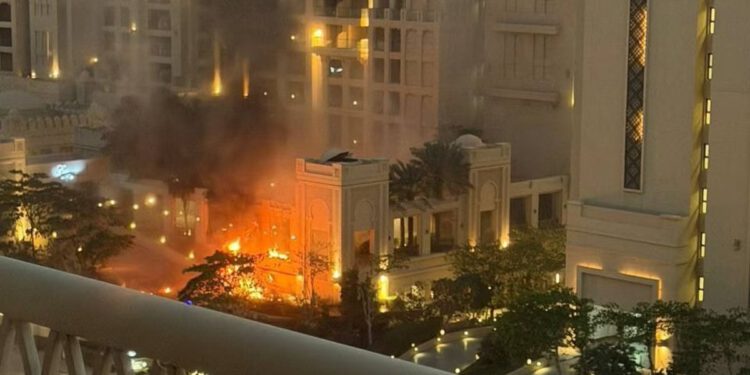 Požar u hotelu u Dubaiju: požar izbija u hotelu Fairmont u Palm Jumeirahu tijekom raketnog napada