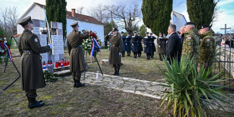 Predsjednik Milanović odao počast civilnim žrtvama Domovinskog rata u Medviđi