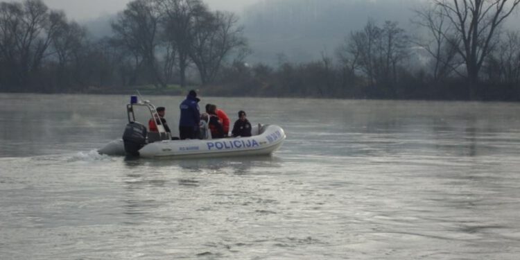 Prevrnuo se čamac, jedna se osoba utopila