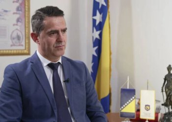 Pritužba protiv glavnog državnog tužitelja Milanka Kajganića zbog optužnica za ratne zločine u Sanskom Mostu