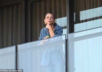 Problemi u raju? Vjenčani na prvi pogled Bec i Danny izgledaju sve samo ne zaljubljeni nakon što su se zajedno uselili u njihov hotel