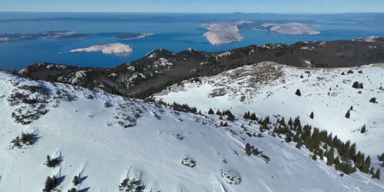 Proljeće je kalendarski sve bliže, ali slike sa Zavižana “govore” drugačije!