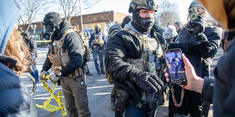 Prosvjedi protiv ICE-a u Minneapolisu ne odgovaraju ustavnoj krizi, kažu stručnjaci