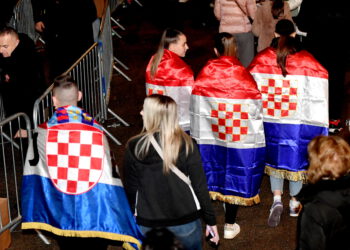 Puhovski našao problem u pjesmi ‘Ako ne znaš šta je bilo’: ‘Znate što se ne spominje u njoj?’